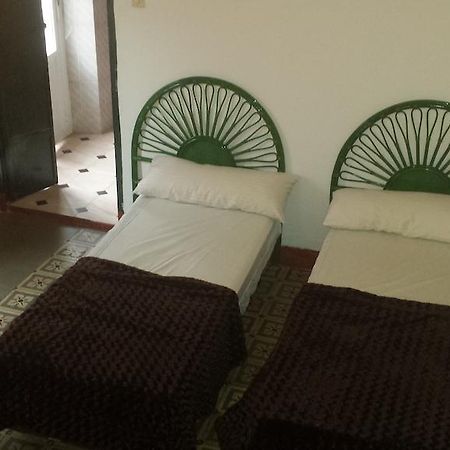 Pension Bailen Sevilla Bagian luar foto