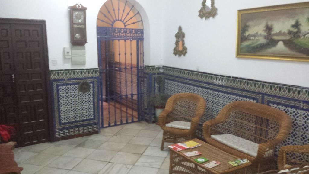 Pension Bailen Sevilla Bagian luar foto