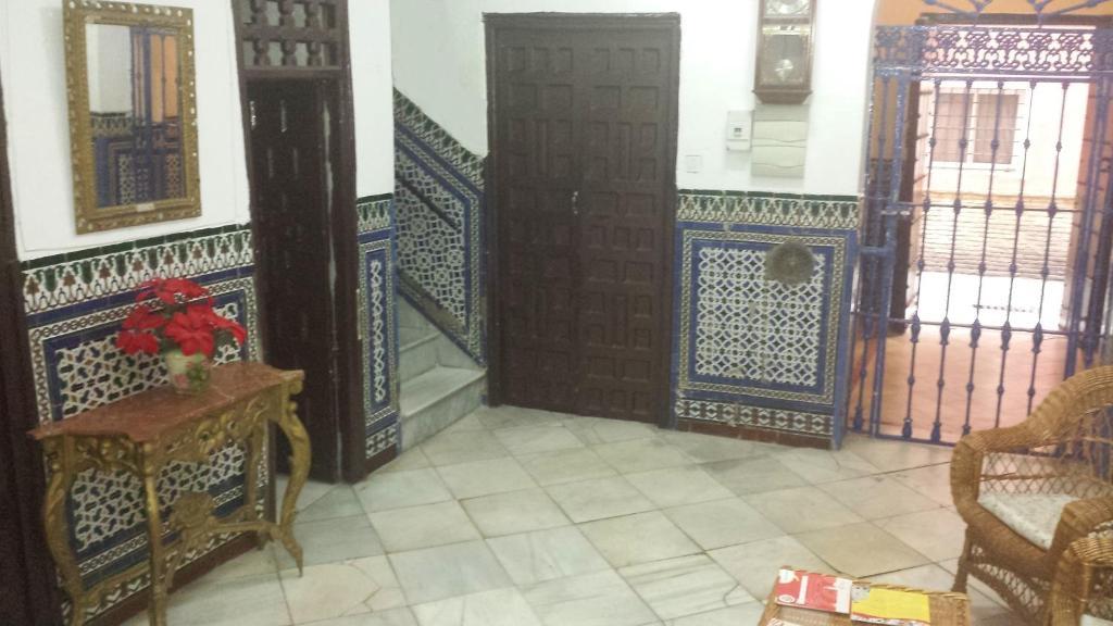 Pension Bailen Sevilla Bagian luar foto