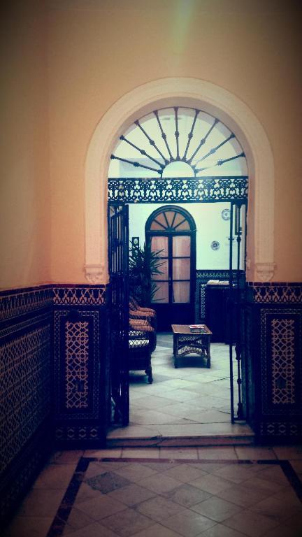 Pension Bailen Sevilla Bagian luar foto