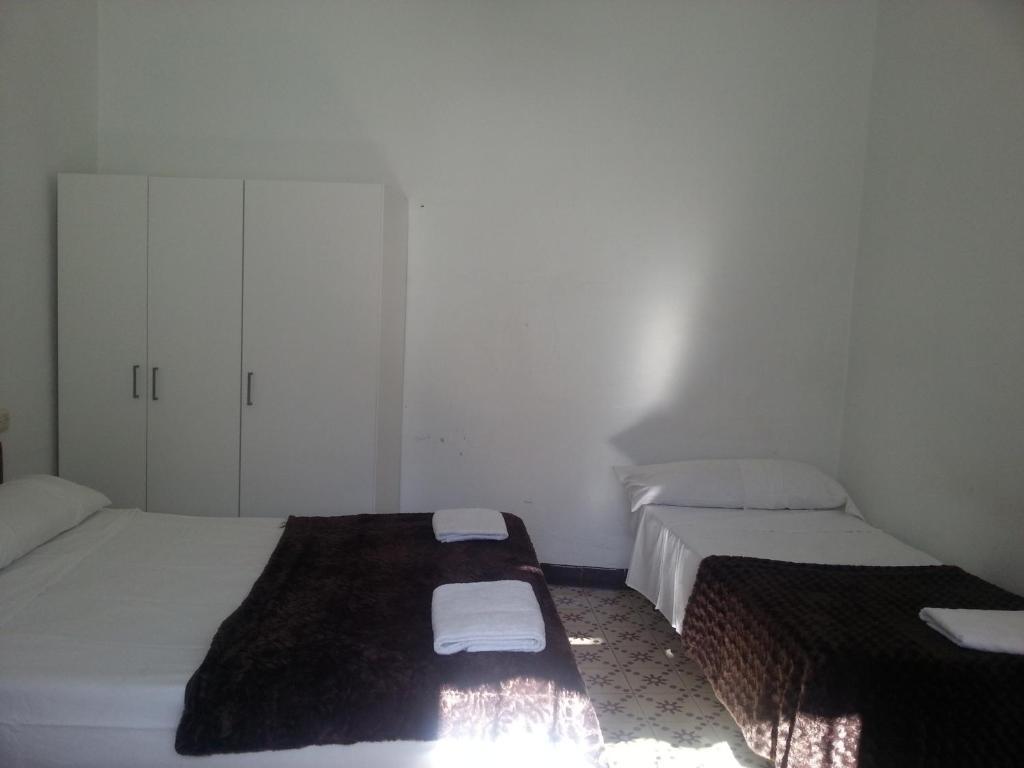 Pension Bailen Sevilla Bagian luar foto