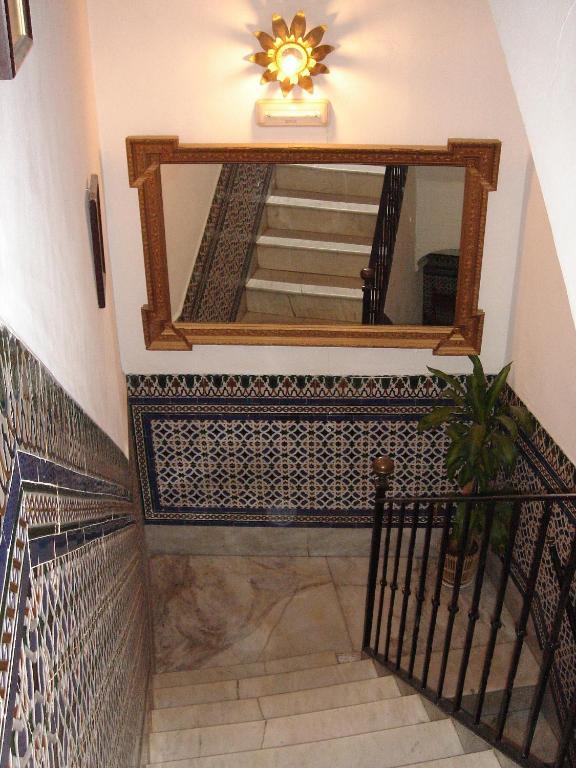 Pension Bailen Sevilla Bagian luar foto